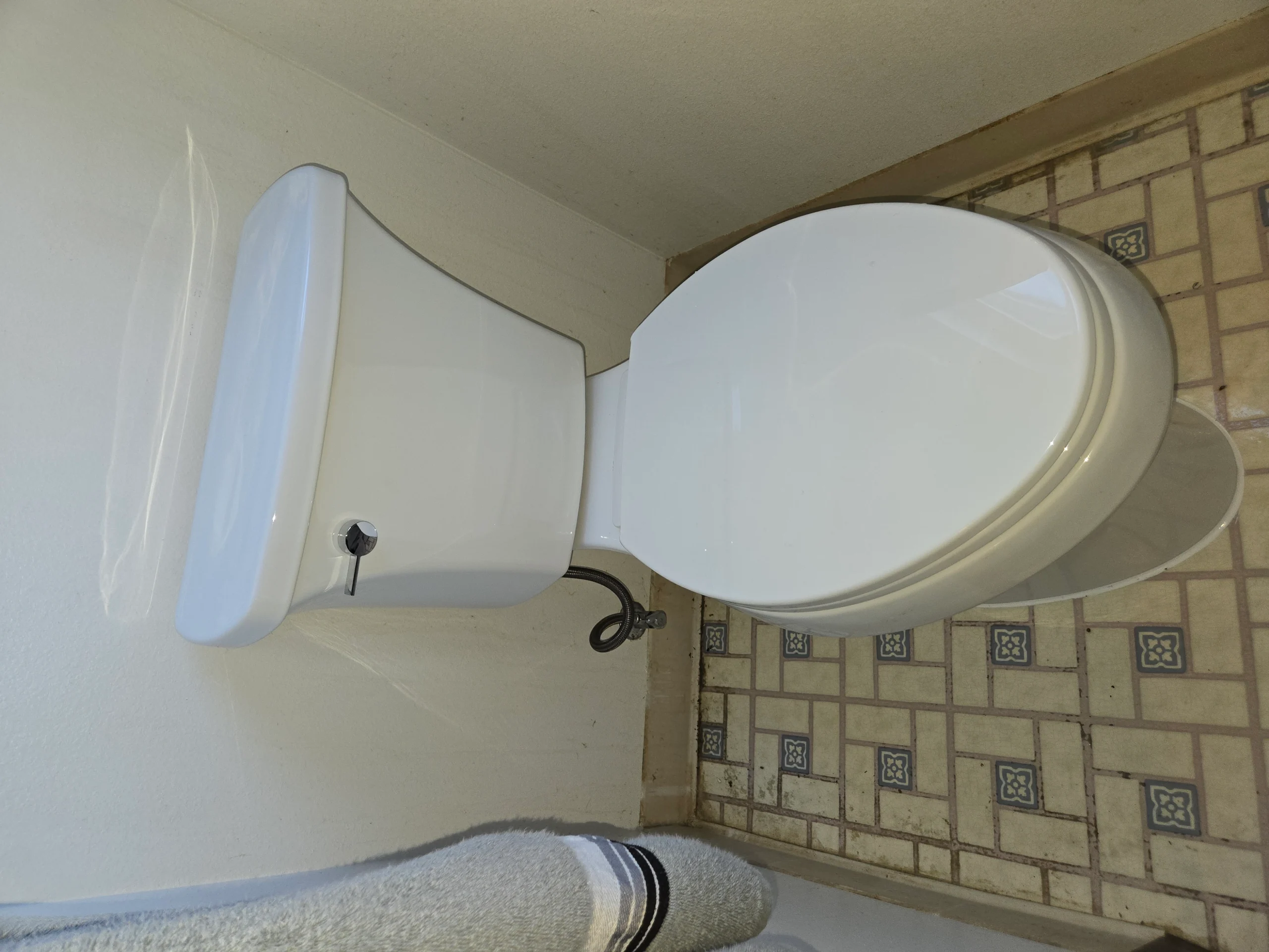 Toilet Installation - Goodman Septic Services - 1009 NE Harlow Rd, Troutdale, OR 97060 - +1 (503) 666-2280 - 45°32'49"N, 122°23'15"W