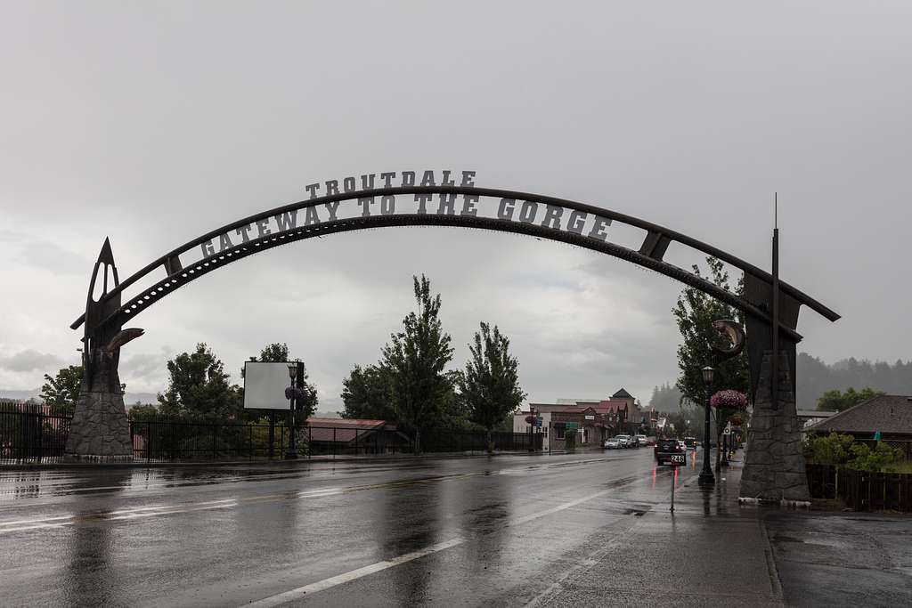 welcome-sign-entering-troutdale-a-city-in-multnomah-county-oregon-that-serves-f95c2e-1024